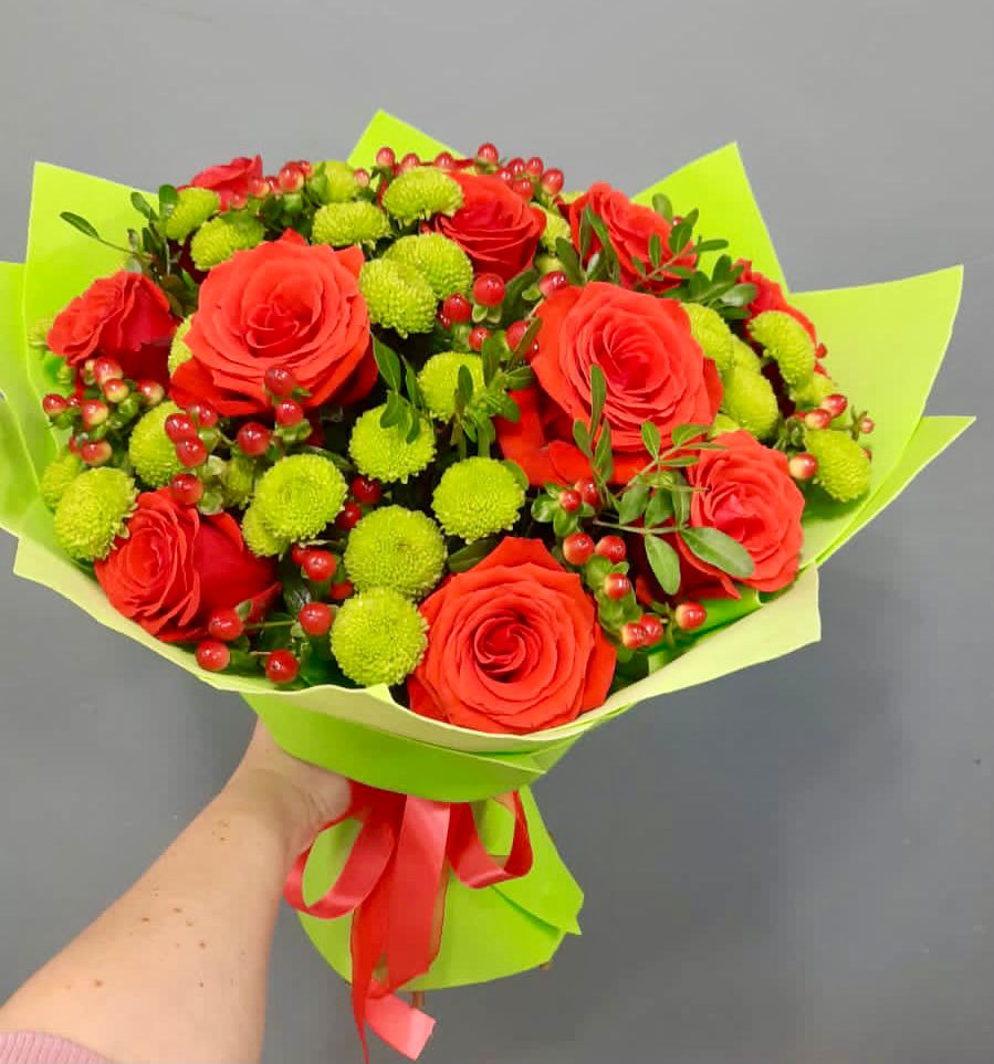 Букет цветов из: Хризантемы и Розы в Красноярке