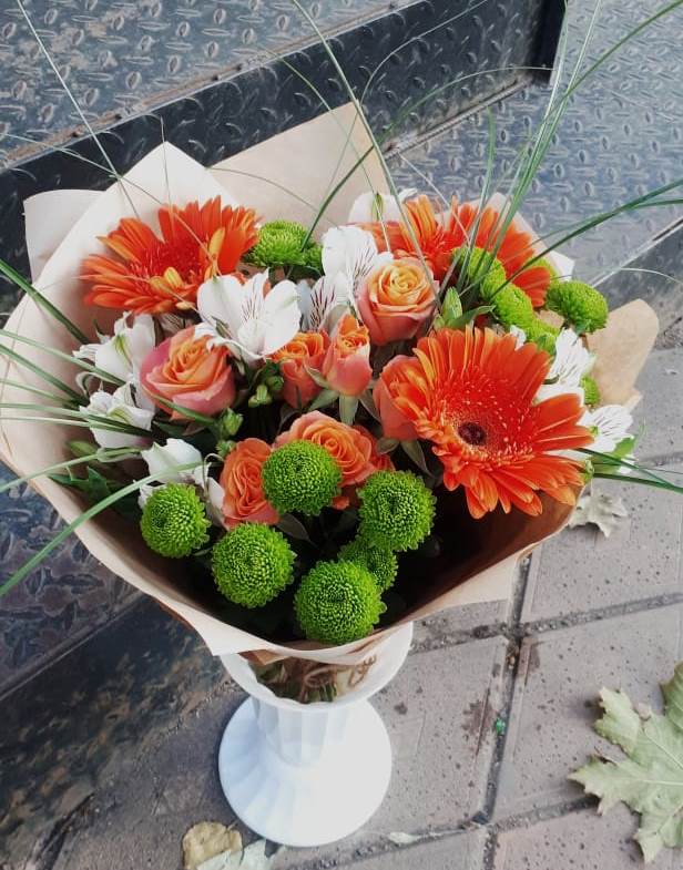 Букет цветов из: Герберы, Хризантемы, Альстромерии и Розы в Красноярке