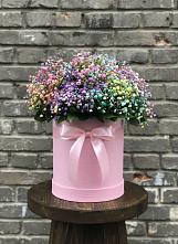 Цветочная композиция из Гипсофила и Розы в шляпной коробке в Красноярке