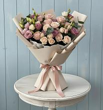 Букет цветов из:  Розы и Лизиантусы в Красноярке