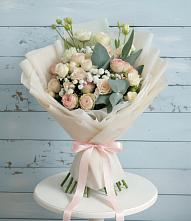 Букет цветов из:  Розы и Лизиантусы в Красноярке