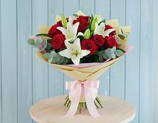 Букет цветов из:  Лилии и Розы в Красноярке
