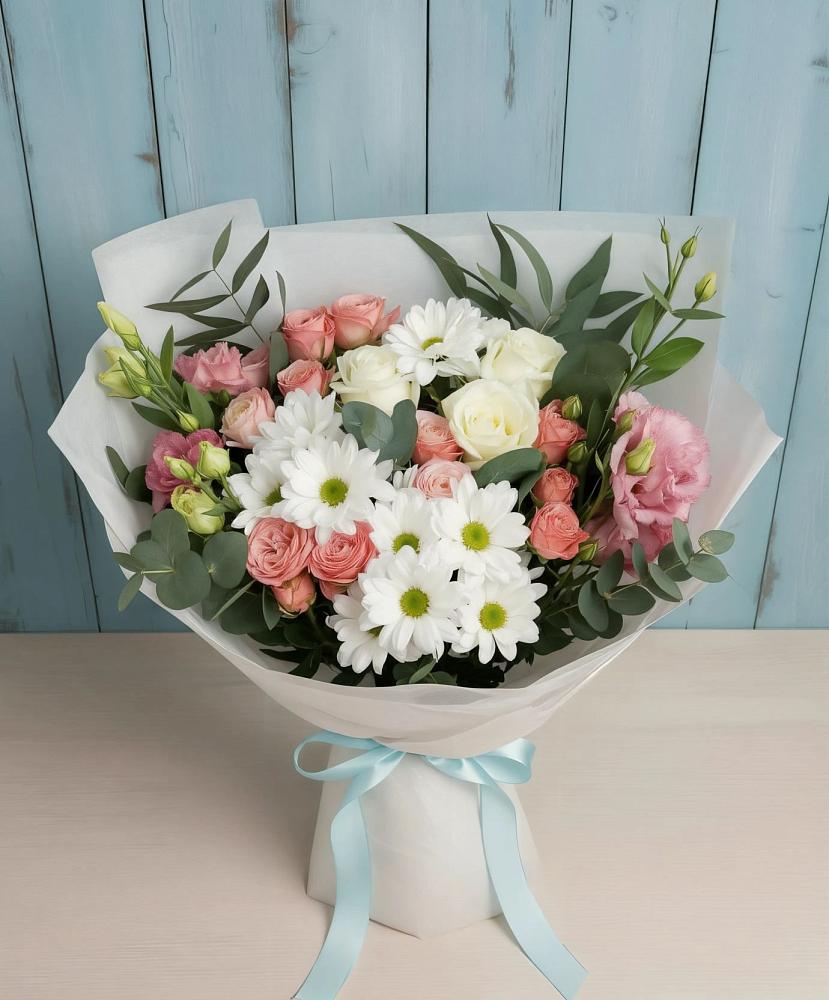 Букет цветов из: Розы, Лизиантусы и Хризантемы в Красноярке