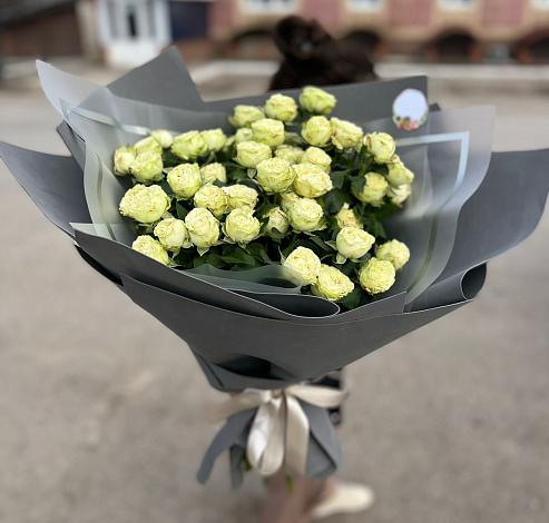 Букет Белые кустовые розы Солинеро в Красноярке