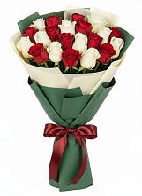 Букет Микс из красных и белых роз в Красноярке