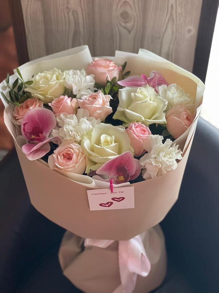 Букет цветов из: Орхидеи, Розы и Гвоздики в Красноярке