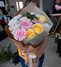 Букет цветов из:  Герберы, Розы и Хризантемы в Красноярке