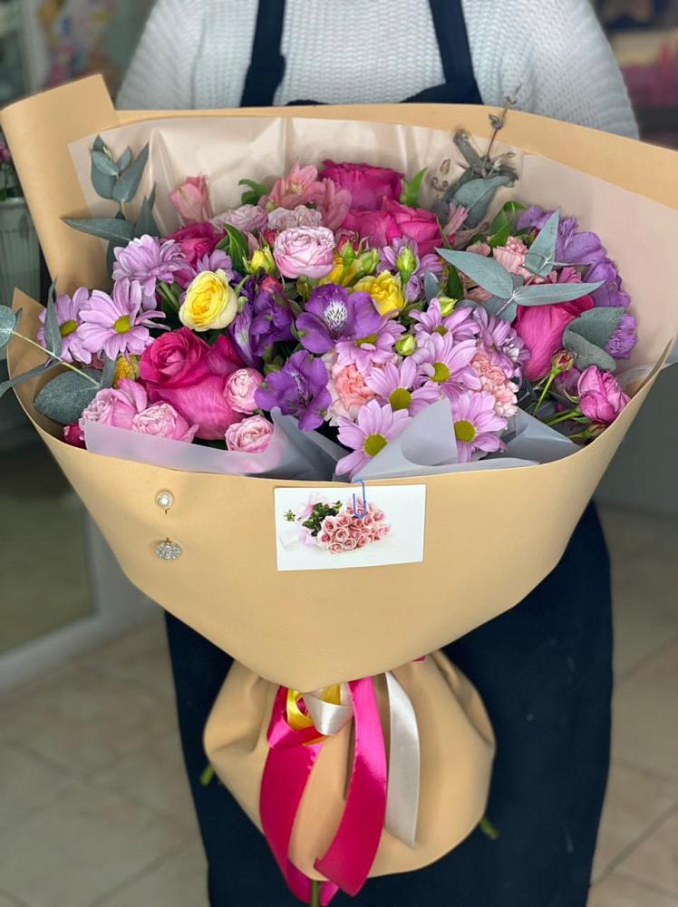 Букет цветов из: Хризантемы, Гвоздики и Альстромерии в Красноярке