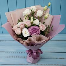 Букет цветов из:  Розы и Лизиантусы в Красноярке