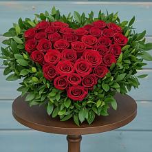 Цветочная композиция из Розы в виде сердца в Красноярке