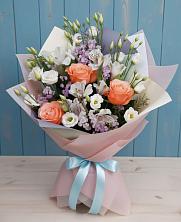 Букет цветов из:  Лизиантусы, Розы, Альстромерии и Гипсофила в Красноярке
