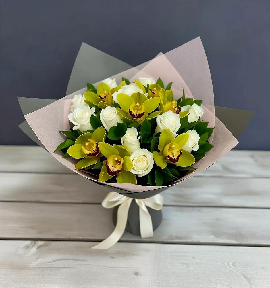 Букет цветов из: Орхидеи и Розы в Красноярке