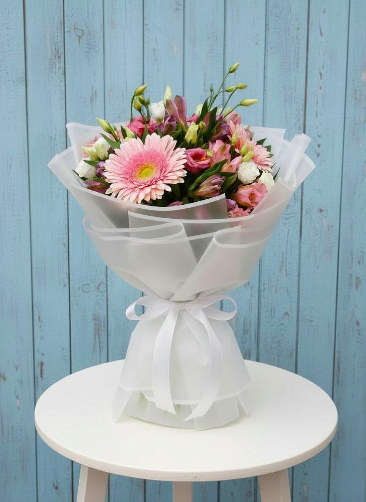 Букет цветов из: Герберы, Альстромерии и Лизиантусы в Красноярке