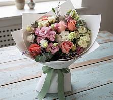 Букет цветов из:  Розы, Лизиантусы и Гвоздики в Красноярке