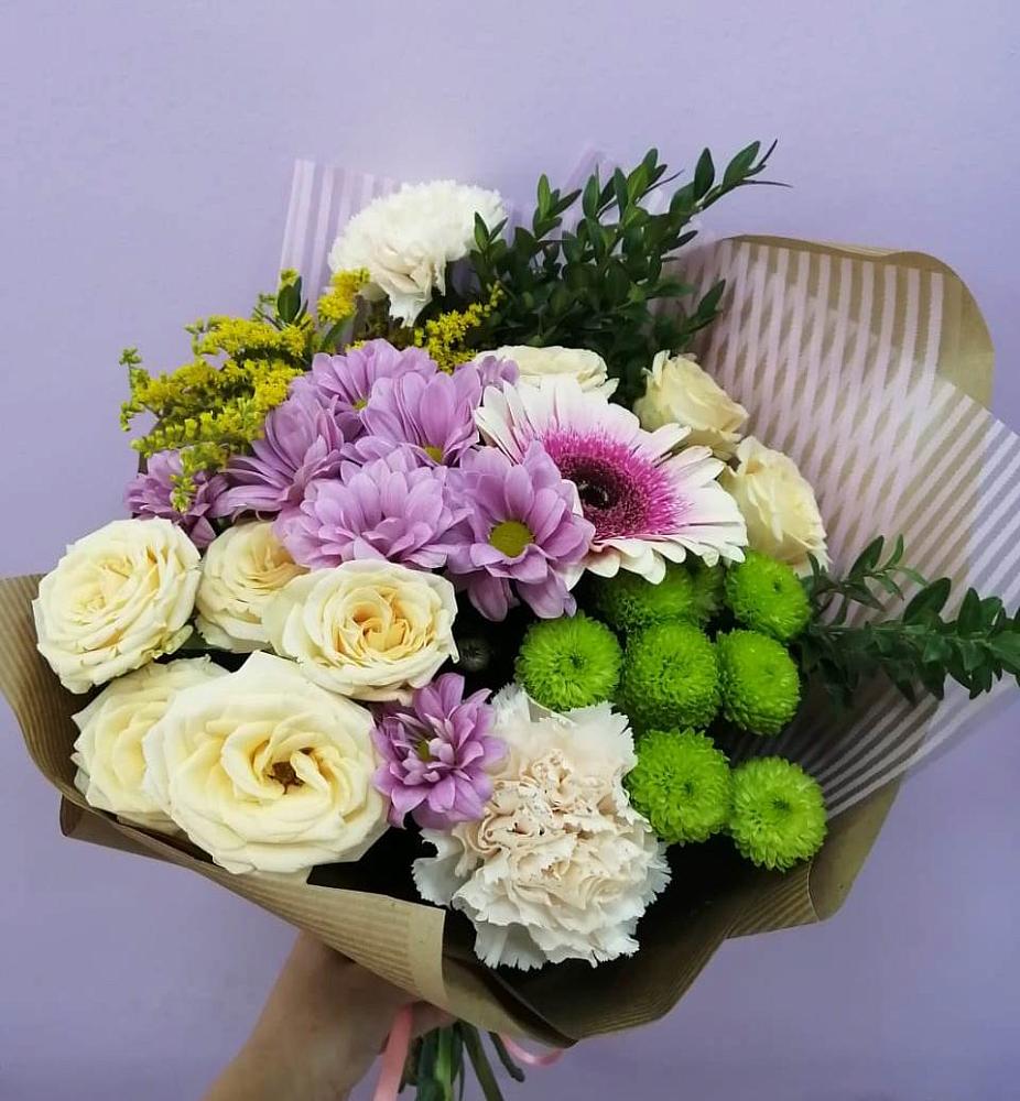 Букет цветов из: Хризантемы, Розы, Гвоздики и Герберы в Красноярке