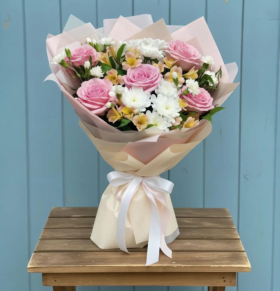 Букет цветов из: Гвоздики, Орхидеи и Розы в Красноярке