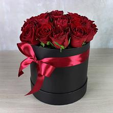 Цветочная композиция из Розы в шляпной коробке в Красноярке