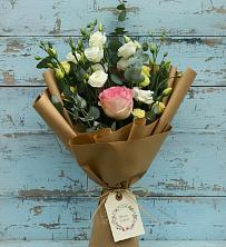 Букет цветов из:  Розы и Лизиантусы в Красноярке