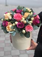 Цветочная композиция из Розы в шляпной коробке в Красноярке